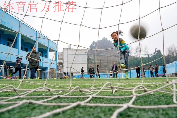 足球支教 为大山里的孩子插上梦的翅膀 足球支教 为大山里的孩子插上梦的翅膀